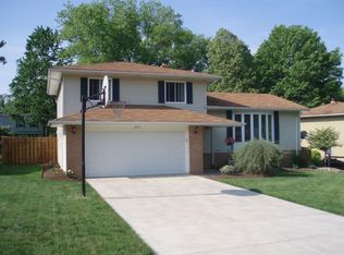 6201 Sandy Hook Dr, Parma, OH 44134