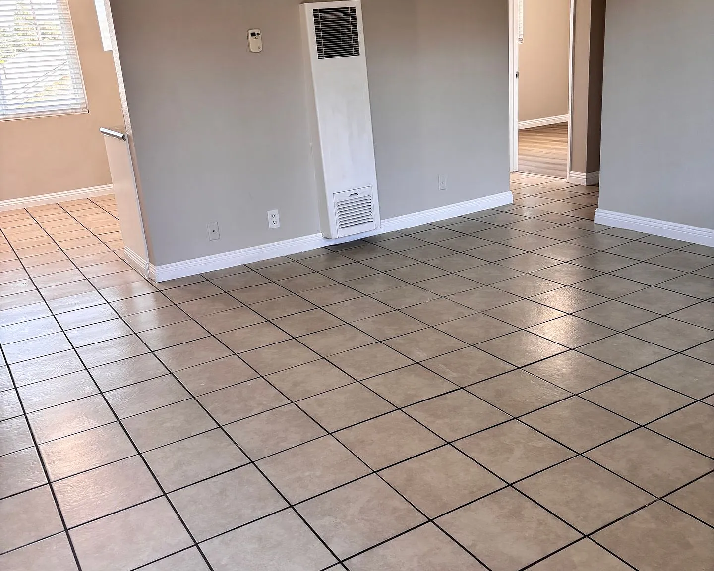 Renovated 2 Bedroom 1 Bathroom — Photo 3