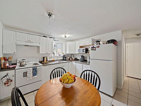 3rd image of 8 Royal Dane Dr APT 65