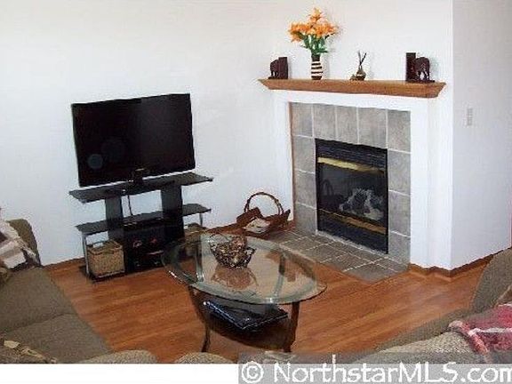 family room wiht fireplace