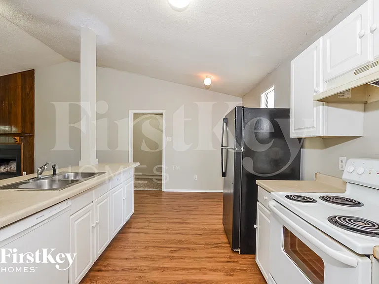 5749 Jardin Pl — Photo 7