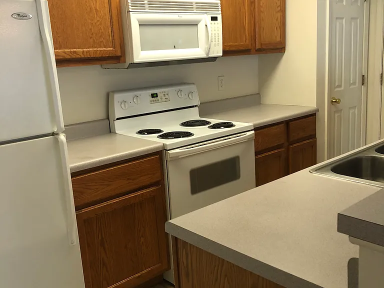 1045 Redbud Rd #3 — Photo 1