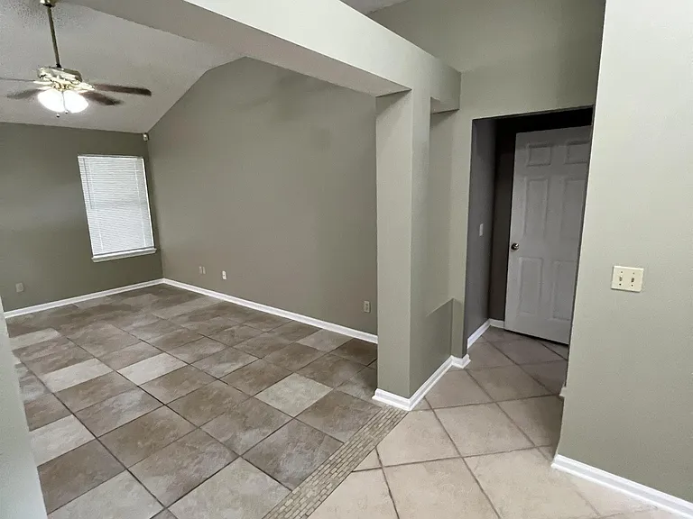 3083 Marbon Estates Ln S — Photo 4
