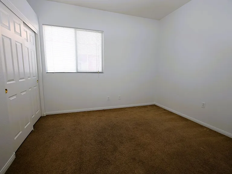 554 Campus Oaks Ct — Photo 23
