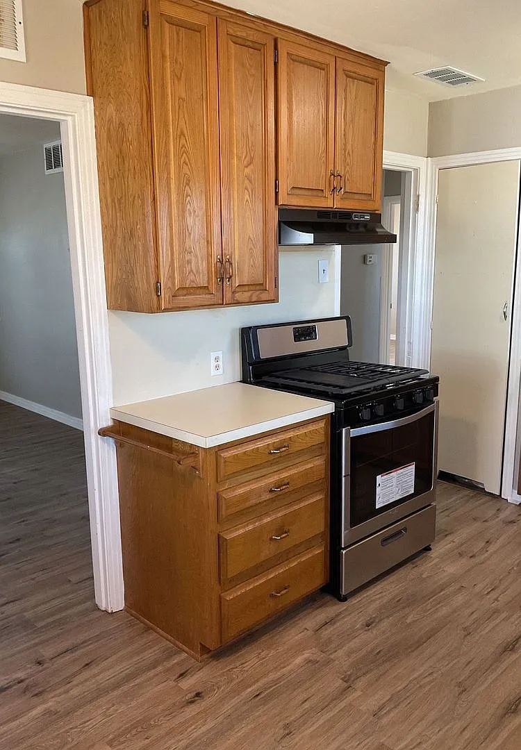 Back To School Rent Special - $250 Gift Card & Water Included! — Photo 4