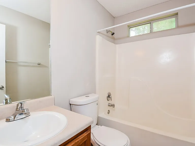 1560 Wembley Dr — Photo 14