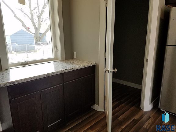 5th image of 1609 W 37th St W