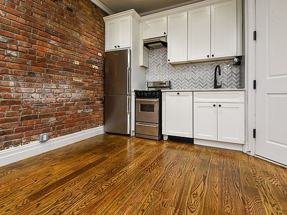 2nd image of 43 Columbia Pl APT 1A