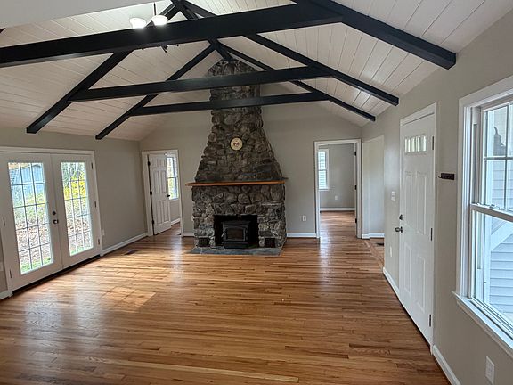 4th image of 31 Pine Dr