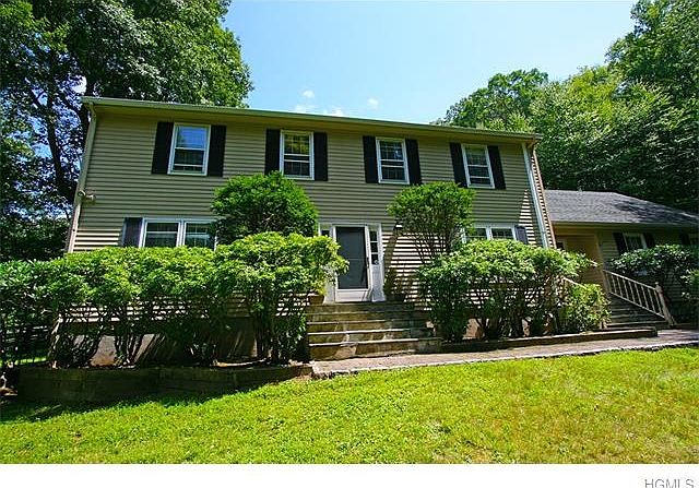 1st image of 6 Glenwood Ln