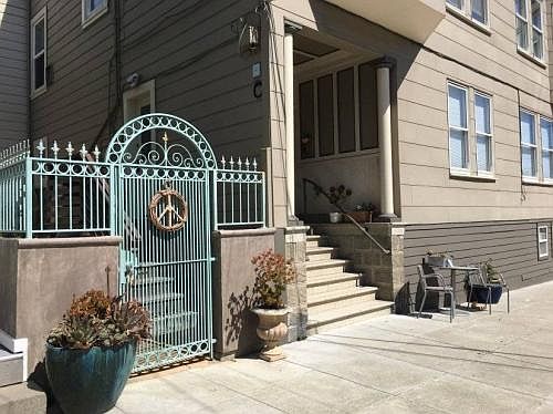2nd image of 218 Jersey St
