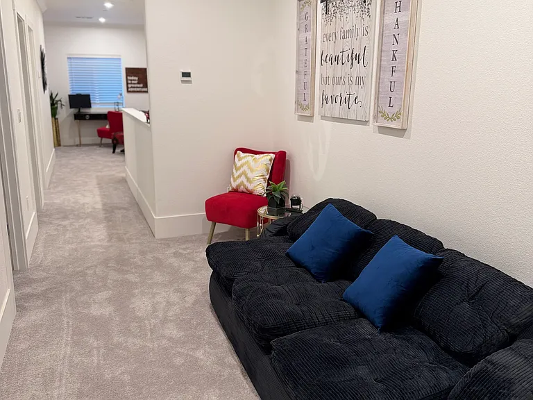 1060 Beacon St — Photo 35