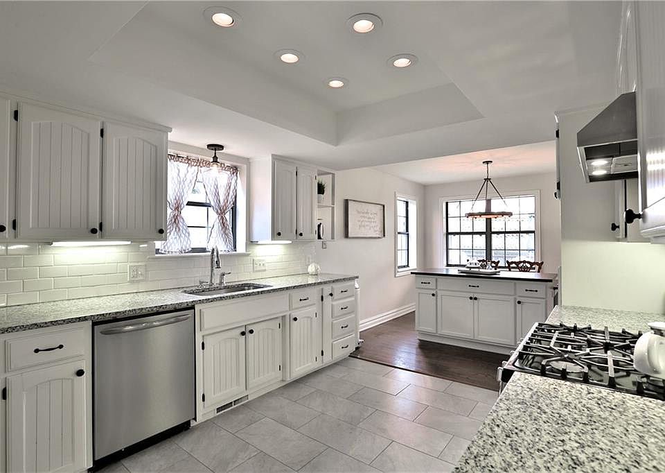 1st image of 1300 Quail Run Cir
