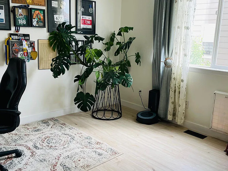 Main floor bedroom/office