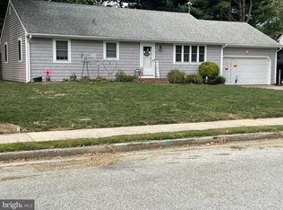 37 Lenape Dr, Pennsville, NJ 08070