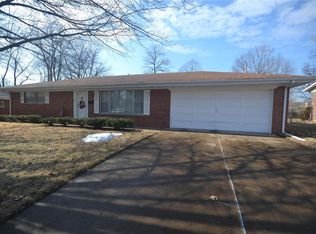 813 English Ln, Belleville, IL 62223