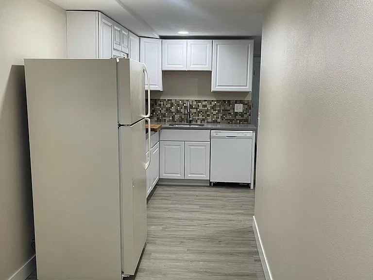 1109 N Jackson St — Photo 15