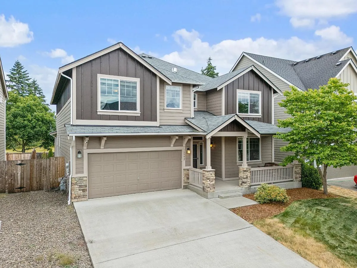 4 bed, 2.5 bath, 3256 sqft, $3,250 — Photo 2