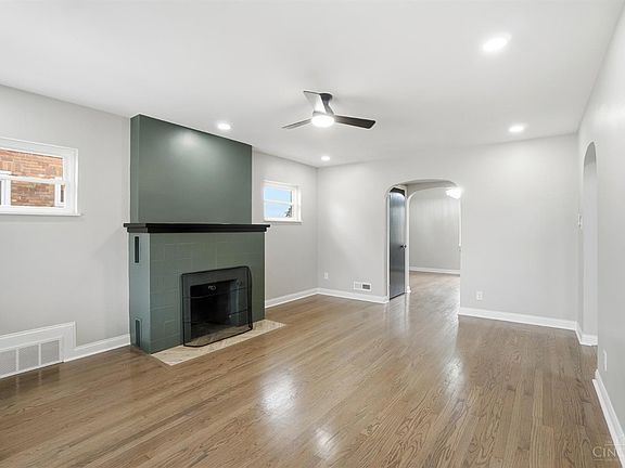 4th image of 2571 Montana Ave