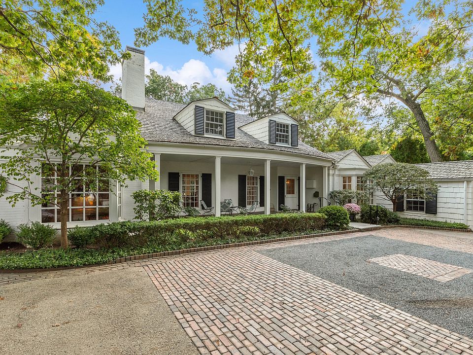 1st image of 345 Crescent Dr