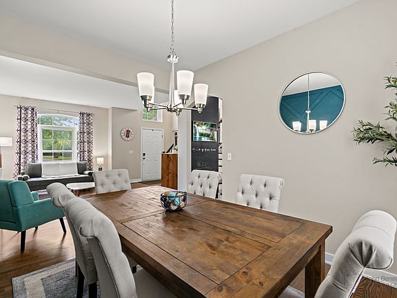 4th image of 601 Acorn Ct