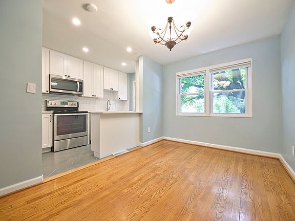 5th image of 1022 Vernon St
