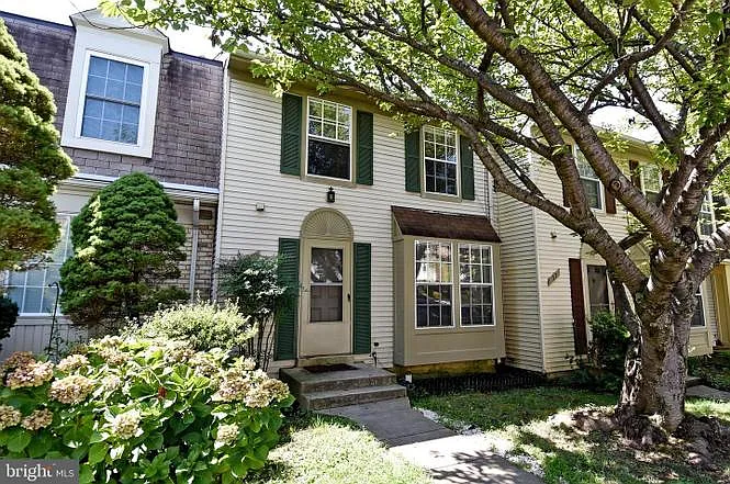 3 bed, 2.5 bath, 1800 sqft, $3,000 — Photo 2