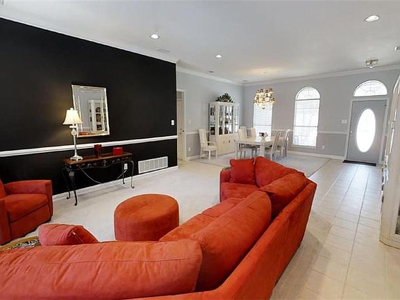 3rd image of 2389 Briarhill Blvd