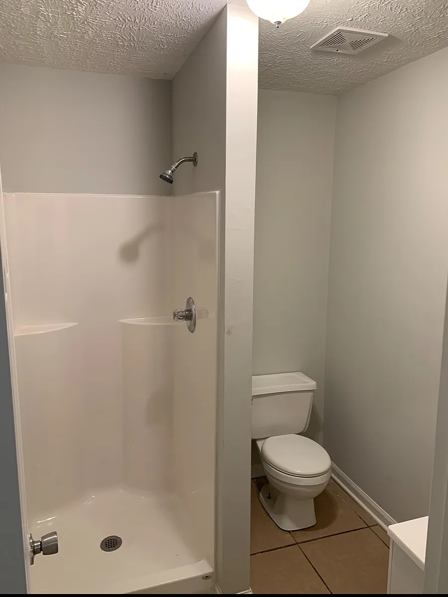 Building Photo - 905 Riverside Dr #34