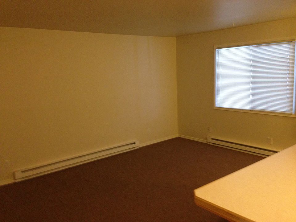 2nd image of 822 E Baldwin Ave