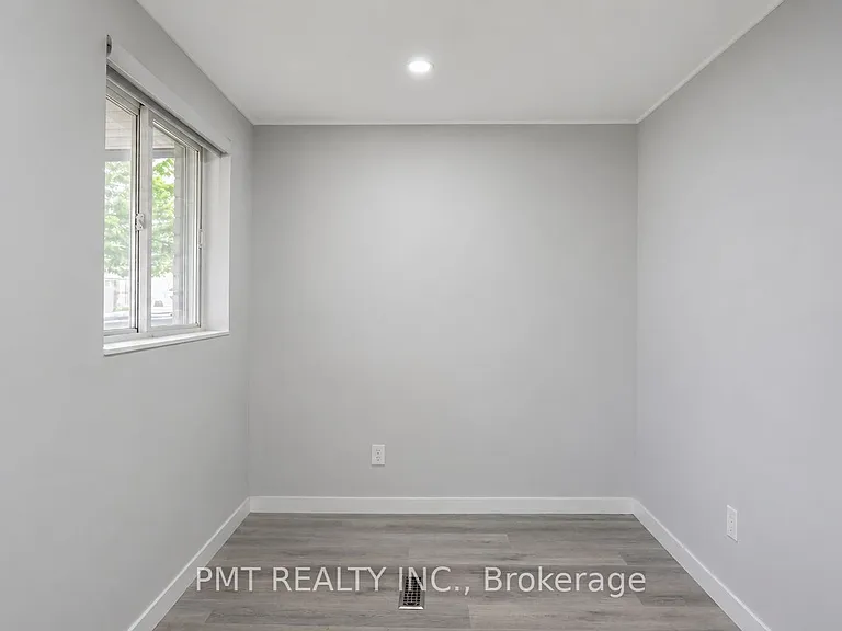 109 Nassau St — Photo 3