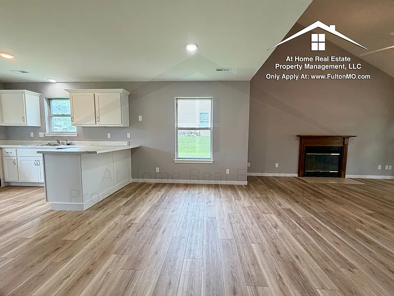 2717 Mayflower Dr — Photo 7