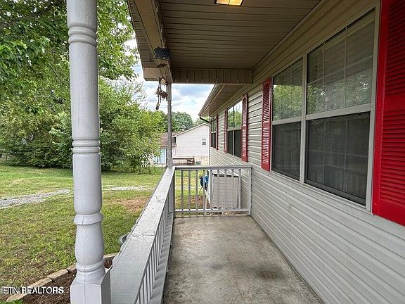 3rd image of 261 Bradford Dr