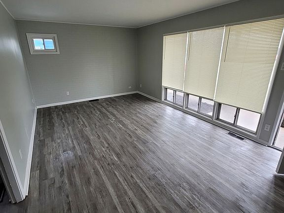 3rd image of 4921 Elaine St