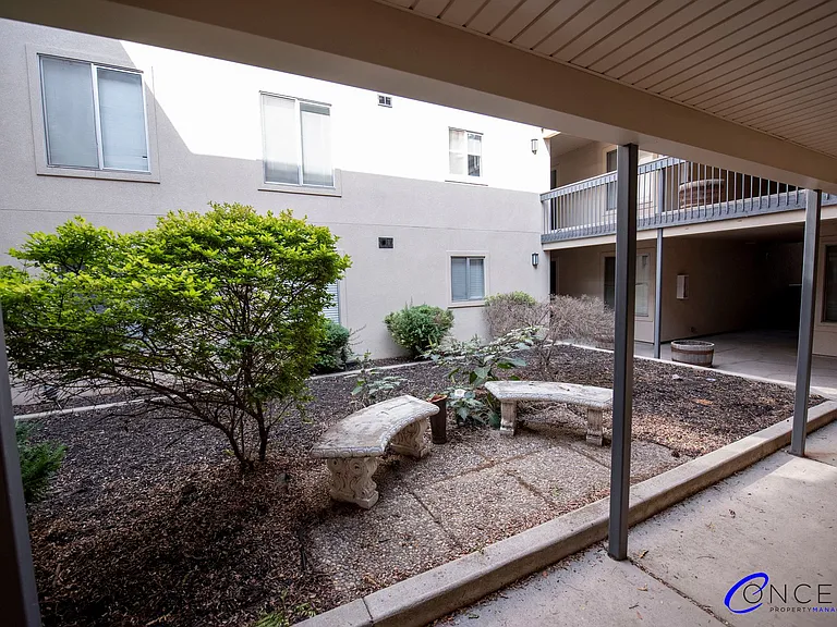 Foothill Terrace — Photo 29
