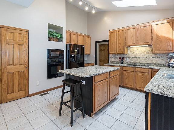 5th image of 2210 White Elm Ct