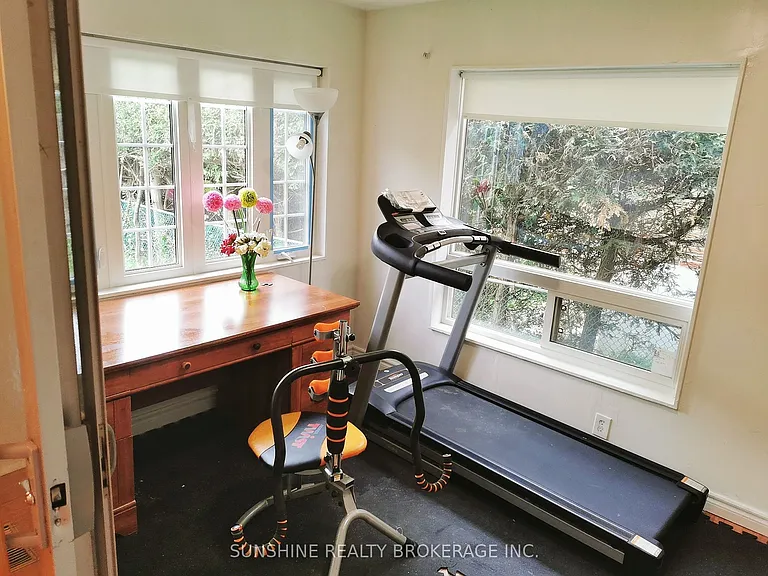 70 Southdale Dr — Photo 6