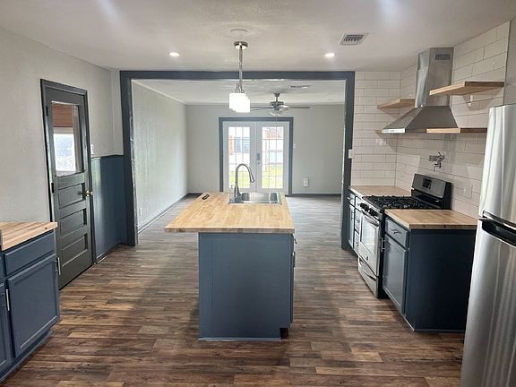 4th image of 2649 Marshall St