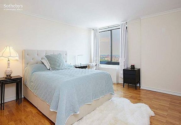 5th image of 40 E 94th St APT 28F