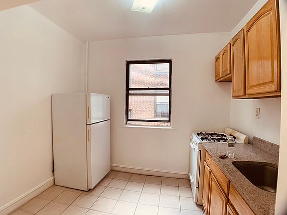 4th image of 25-55 33rd St #2F2