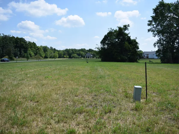 590 Twin Hills Dr, Watervliet, MI 49098