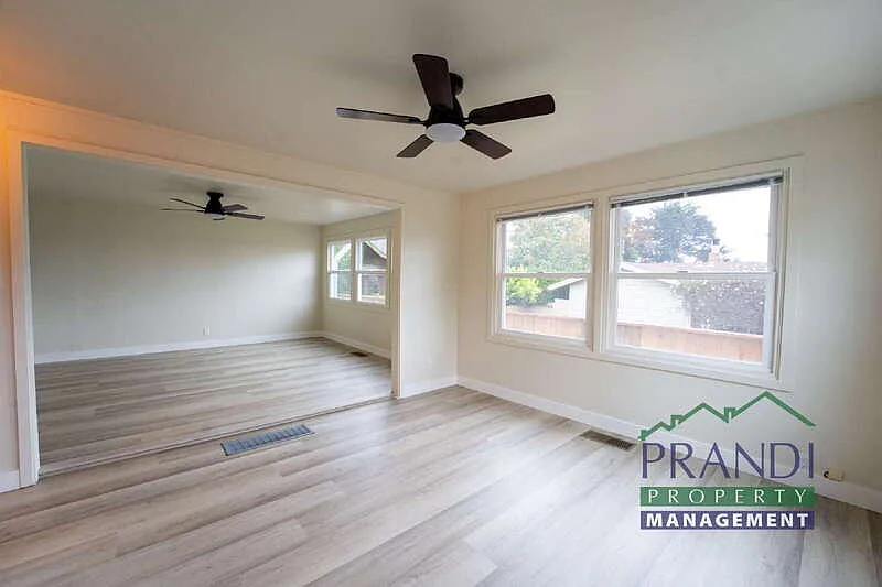 2 bed, 1.0 bath, 1344 sqft, $4,300 — Photo 3