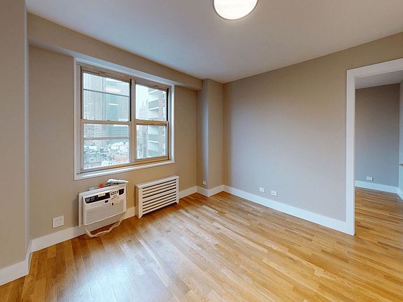4th image of 310 Greenwich St APT 19K
