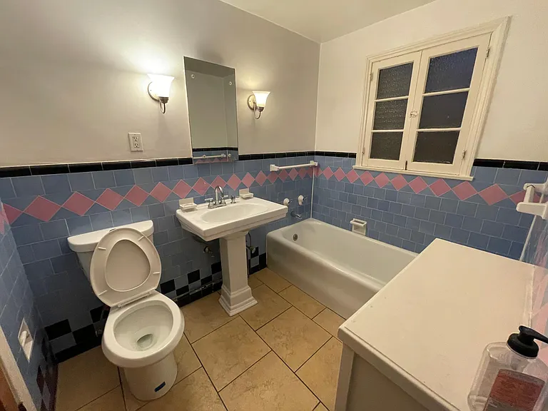 6111 Romaine St #103 — Photo 17