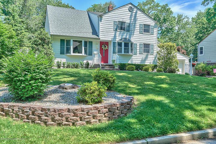 1st image of 13 Maplewood Dr