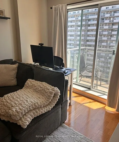 138 Somerset St W #911 — Photo 8
