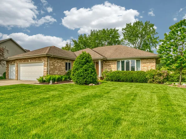 8458 Magnolia St, Saint John, IN 46373