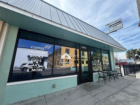 4th image of 14489 Italy Ave