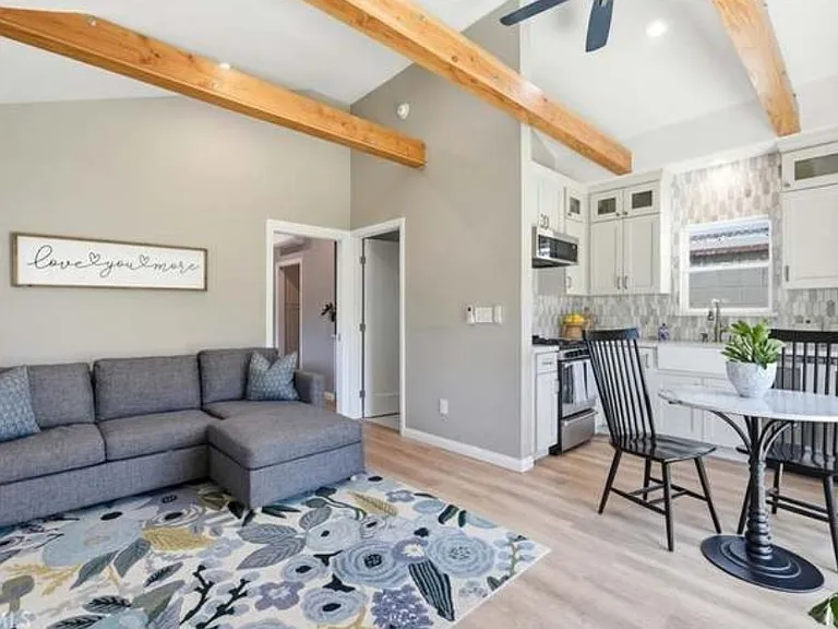 1228 Hickory Ave — Photo 2