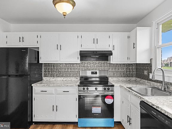 4th image of 3 Florence Tollgate Pl Unit 2